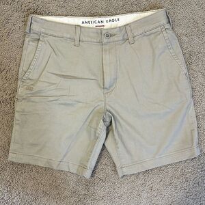 American Eagle Men’s Tan Khaki Shorts